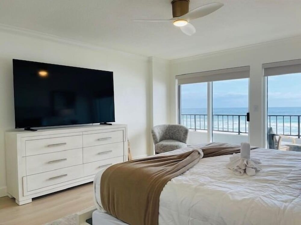 Surf Dweller 405 - Emerald Beach Hide Away