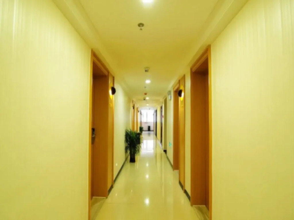 IU Hotel Guiyang Huaguoyuan Xiao Che He Shi Di Park Branch