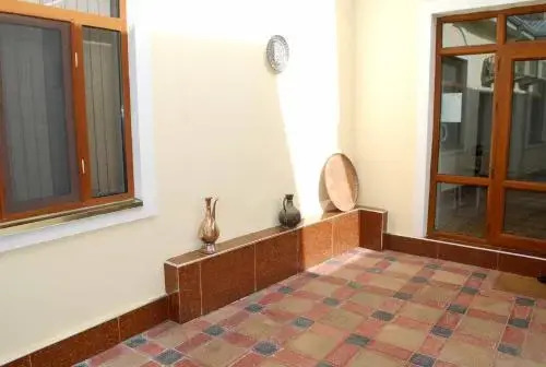 Hotel Varakhsha