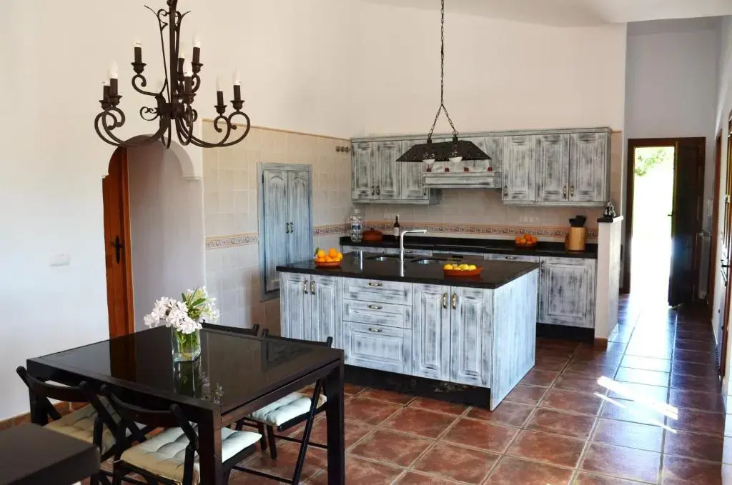 Cortijo Cantares by Rosas Cantares