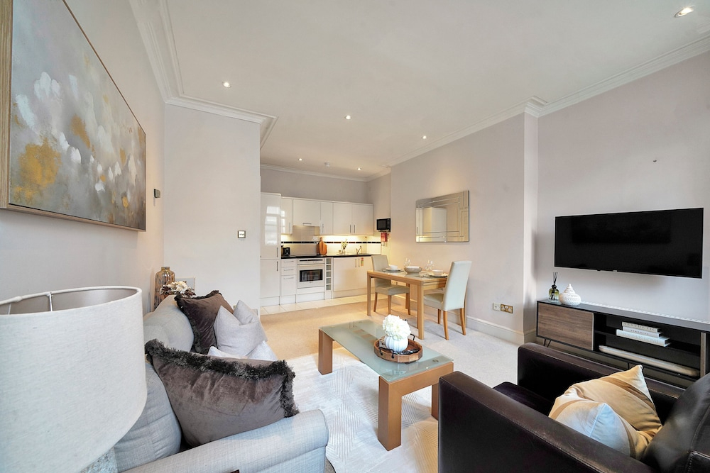 Hertford Flat 13