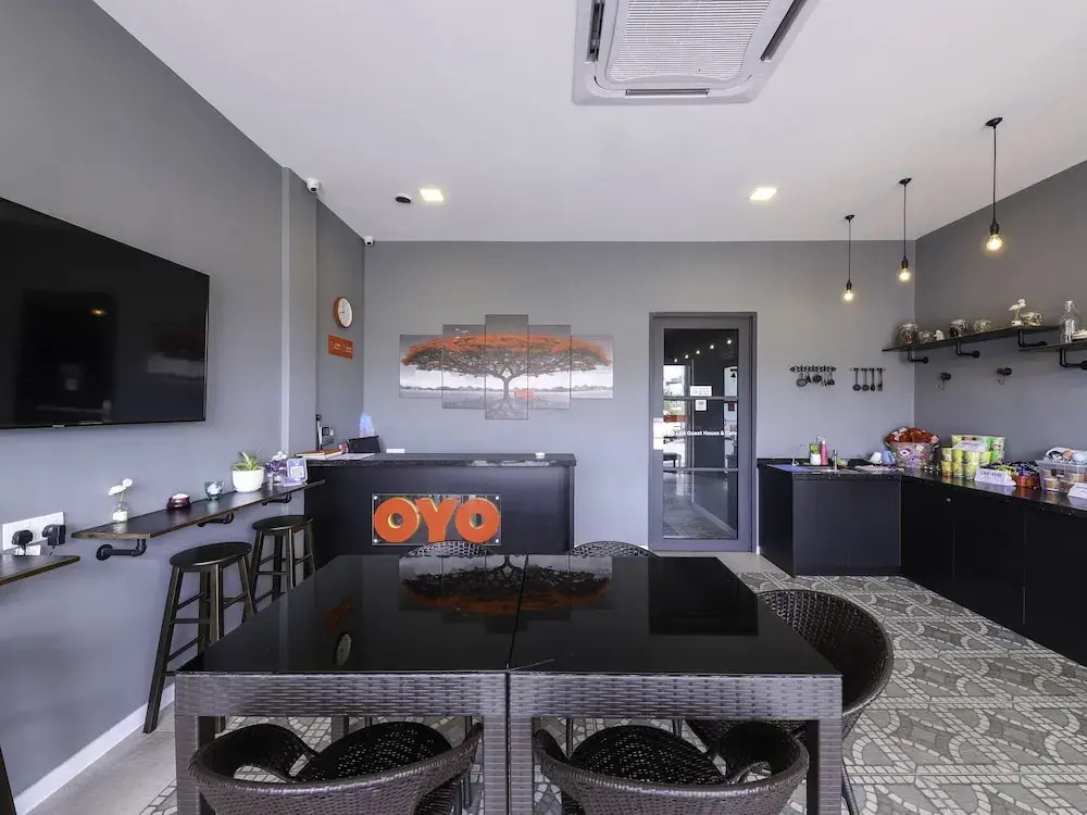 LEA GUEST HOUSE & CAFE Lukut