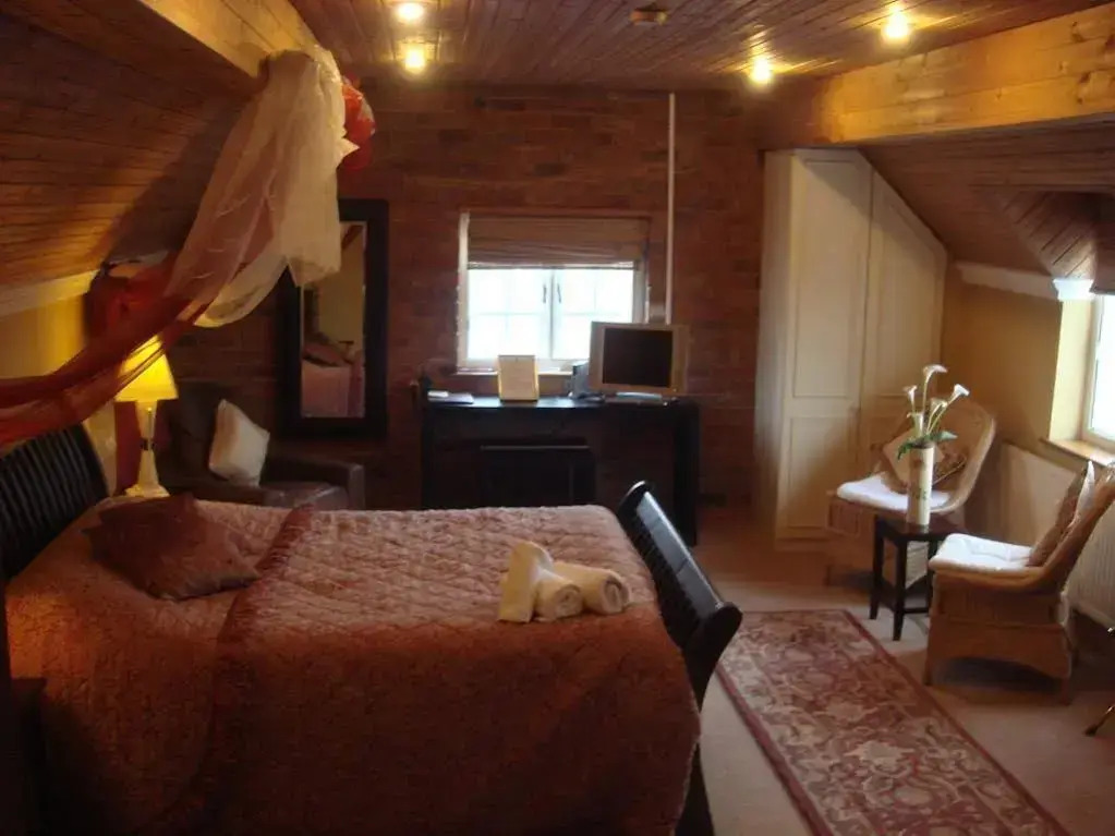 The Royal Arms Hotel Room Only