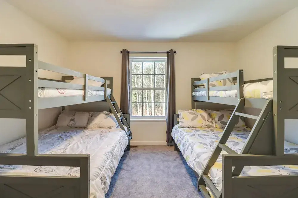 3 Mi to Kalahari: Pocono Summit Home w/ Pool Table