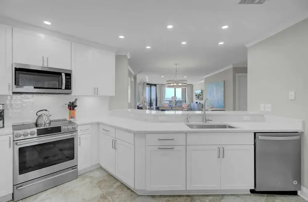 502 Summerhouse by Avantstay Ocean Front Condo w/ Community Pool Access