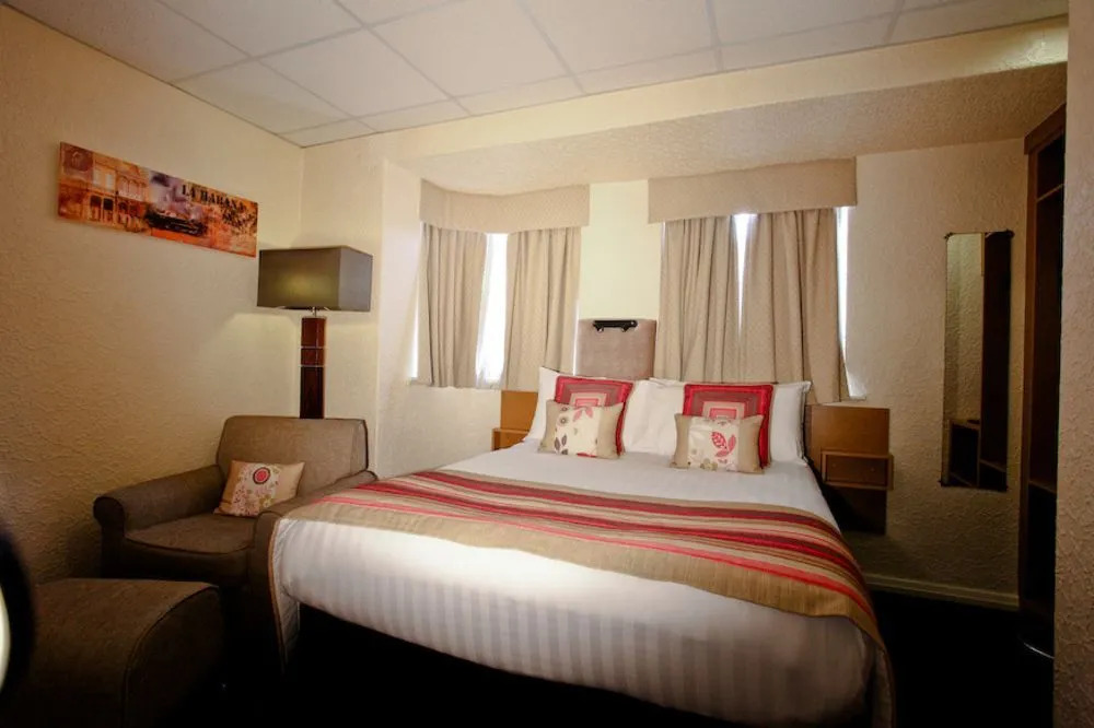 Clifton Court Hotel