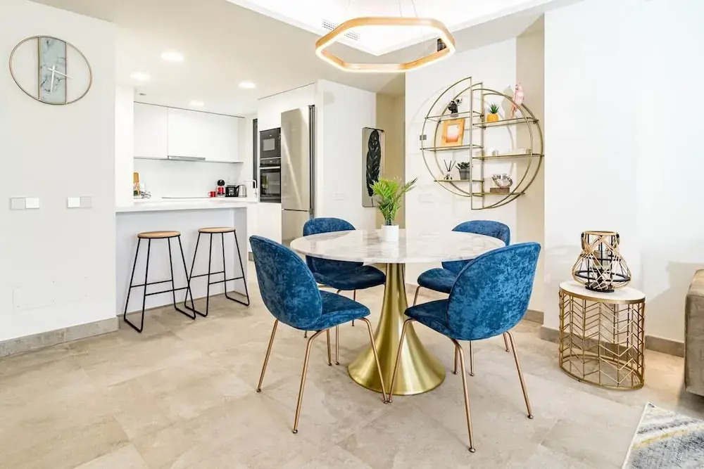 Inf2.5e- Tastefully Furnished Flat, Estepona Cente