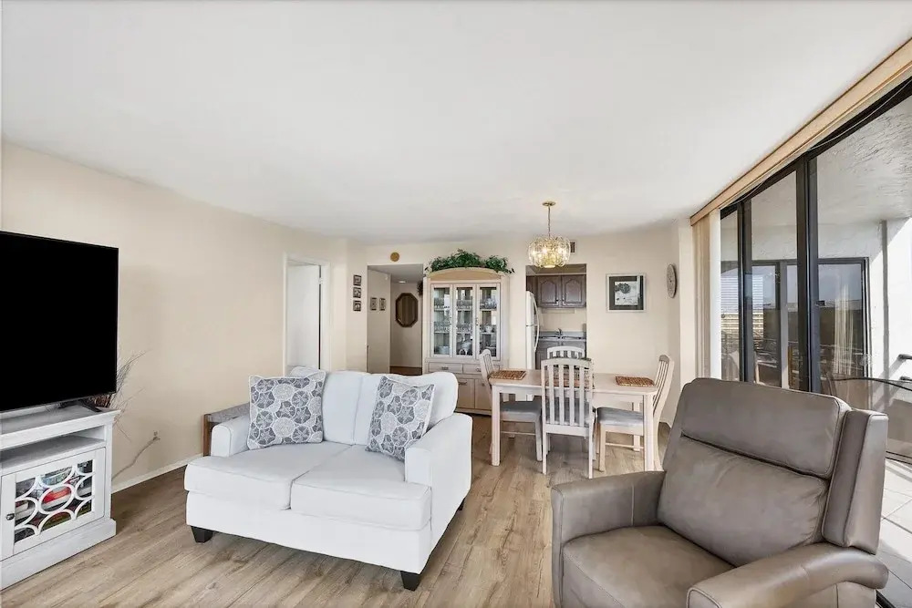 Anchorage Resort 7th Floor 2-Bedroom Condo w Private Balcony Beach Access 2 Condo