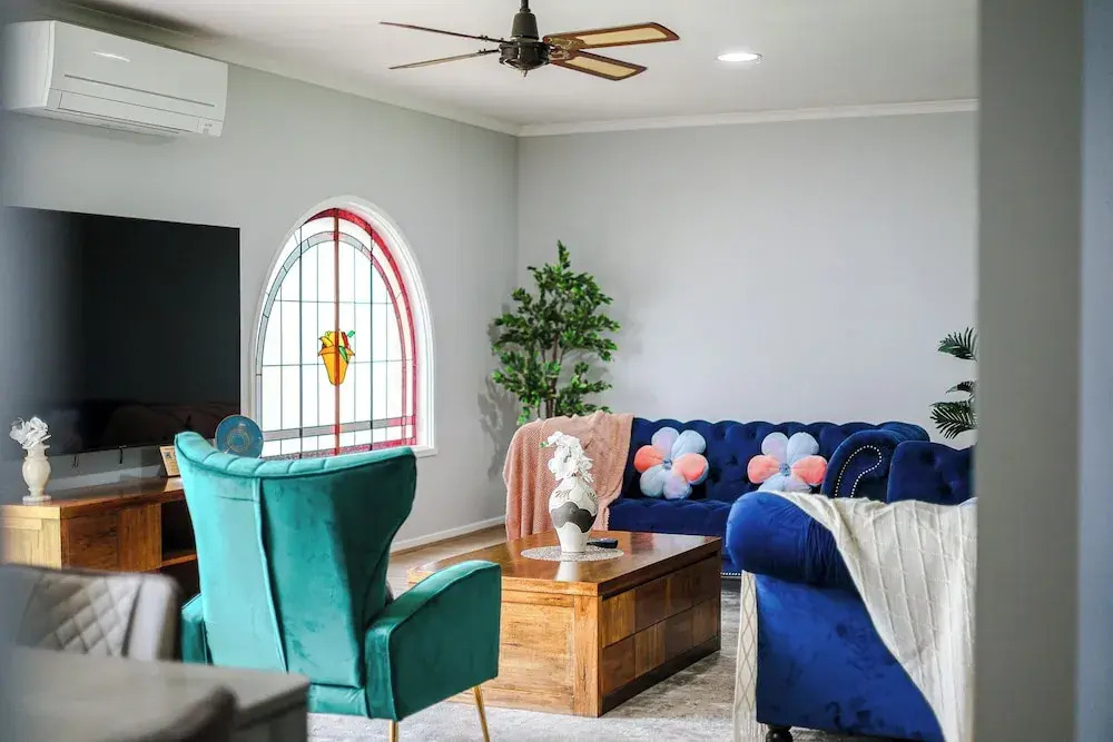 StayAU Pet-Friendly 7BR Spacious Retreat