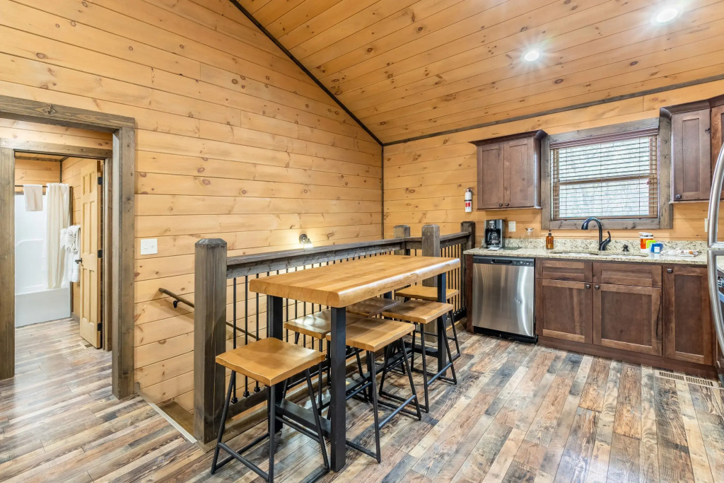 The Wacky Woodpecker by Avantstay Game Room, Private Hot Tub, & Pool Access!