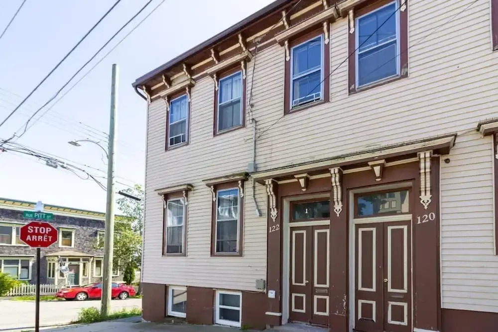 Cozy 3-bdrm in Uptown Saint John w Parking Coffee