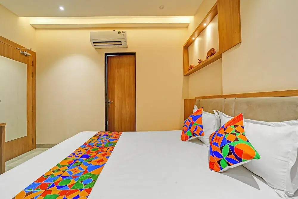 FabHotel Shri Shreeyam Stay