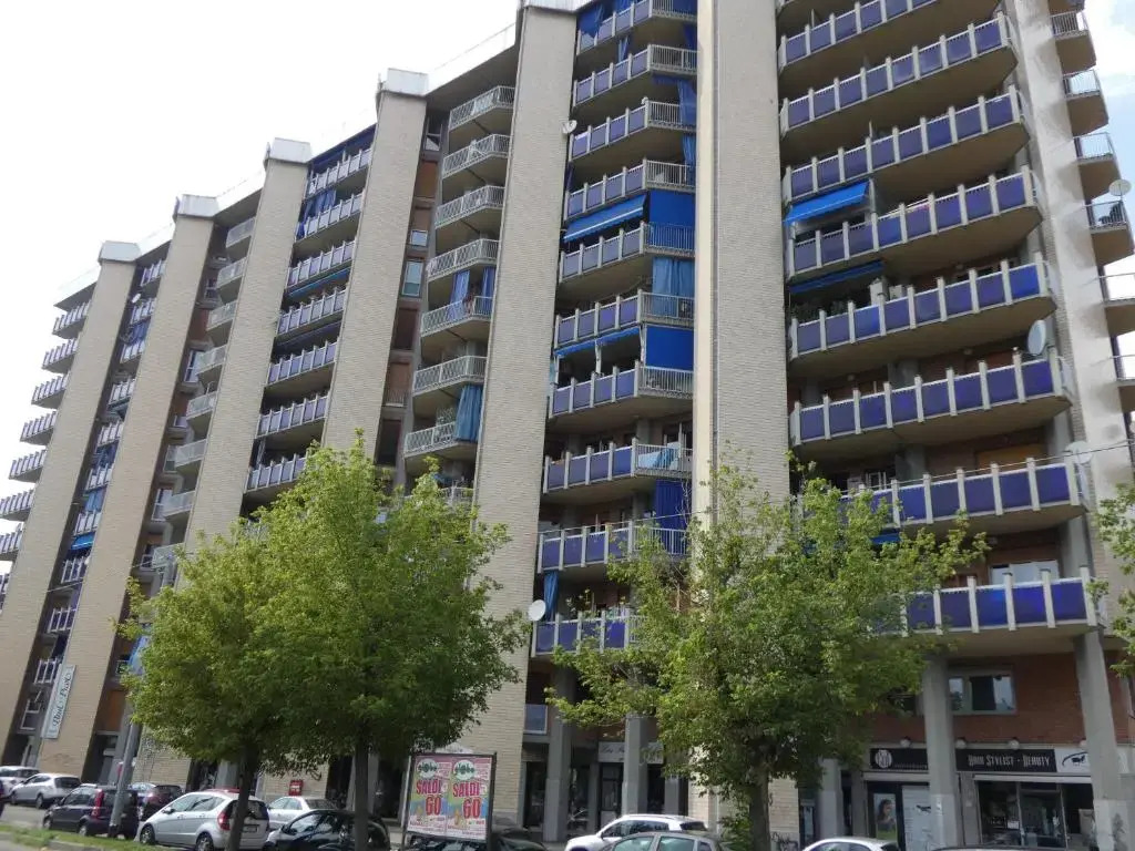 Metro Apartment