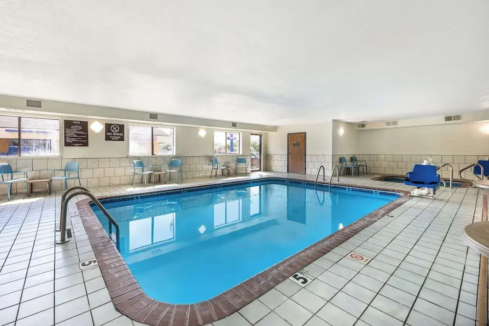 Americinn Hotel & Suites Salina