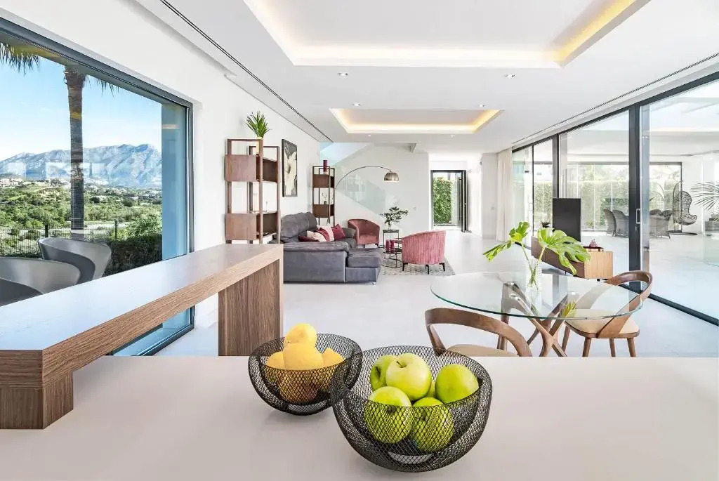 2021 Built Extravagant Villa in Luxurious Mirabella Hills