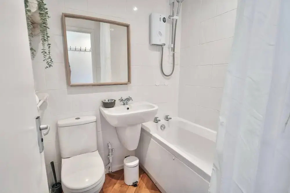 The Lookout, Sunny Beach Retreat, Sleeps 5 Guests
