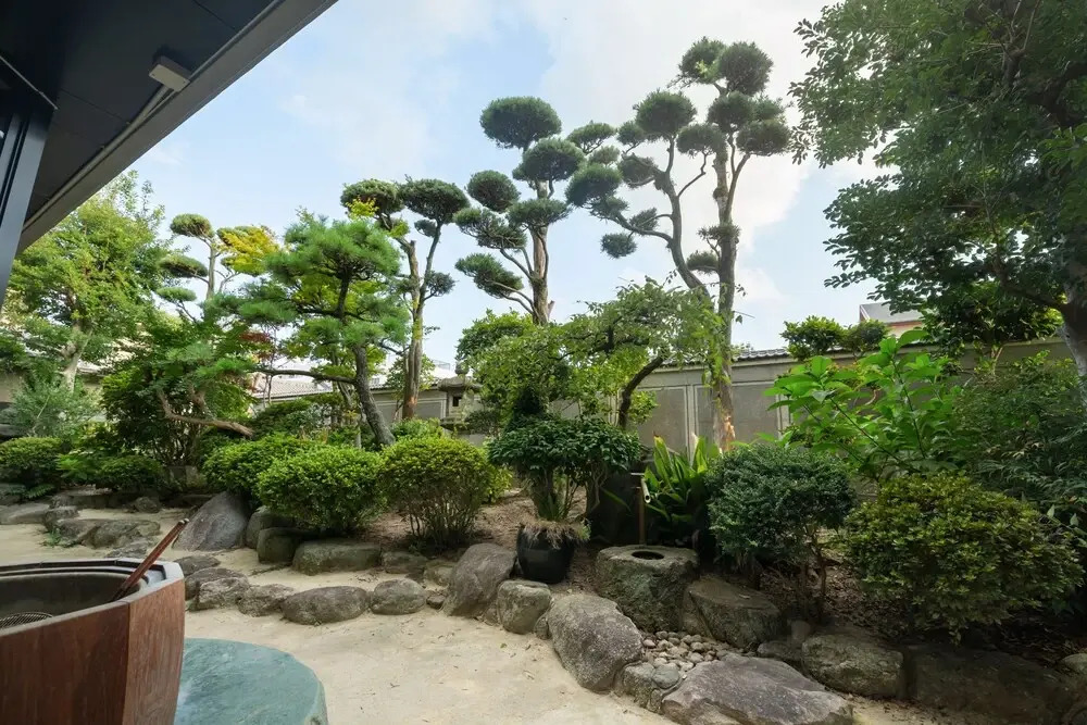 GUESTHOUSE HAKOZAKI GARDEN - Hostel