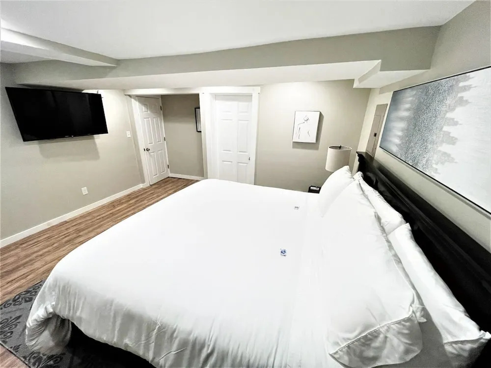 Boardwalk- Large Modern Unit With King bed Fast Wifi Free Coffee and Easy Parking