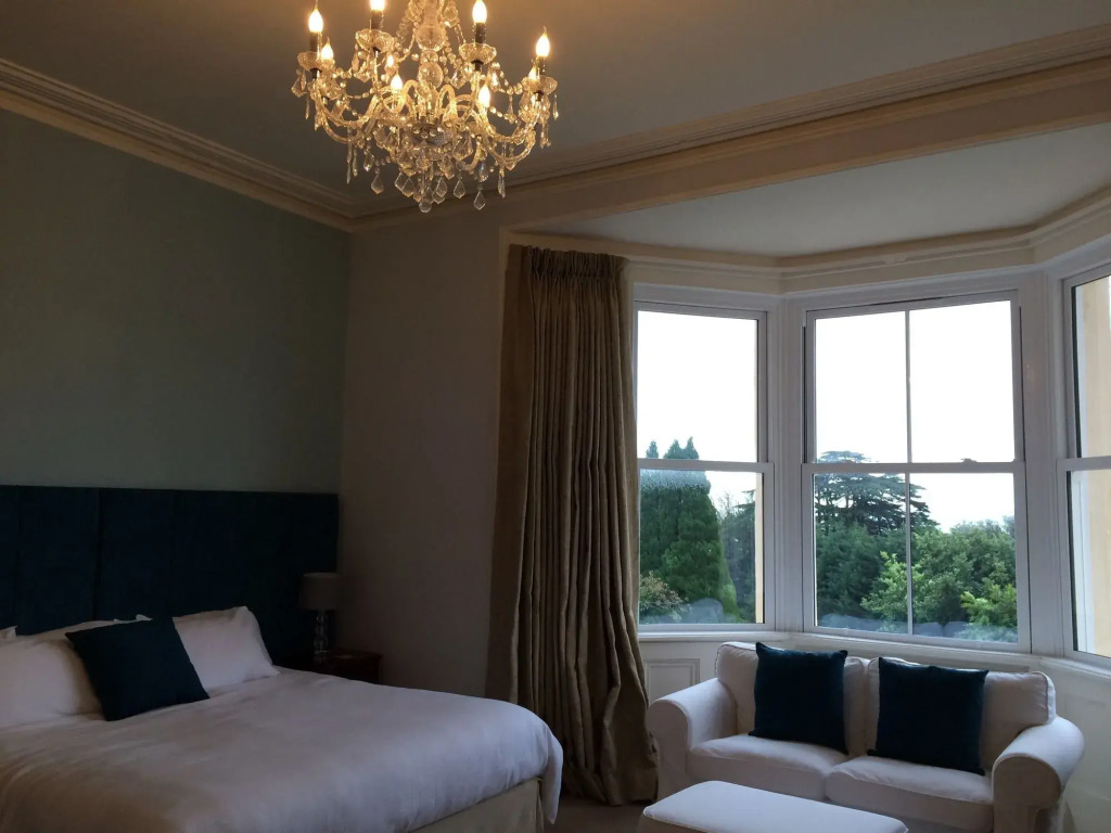 Crofton House Hotel