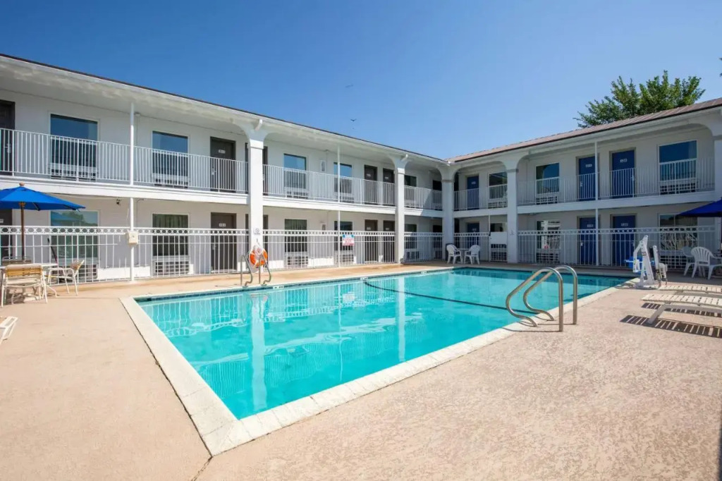 Americas Best Value Inn and Suites Bryan