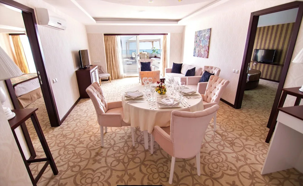 Hotel Izgrev Spa & Aquapark