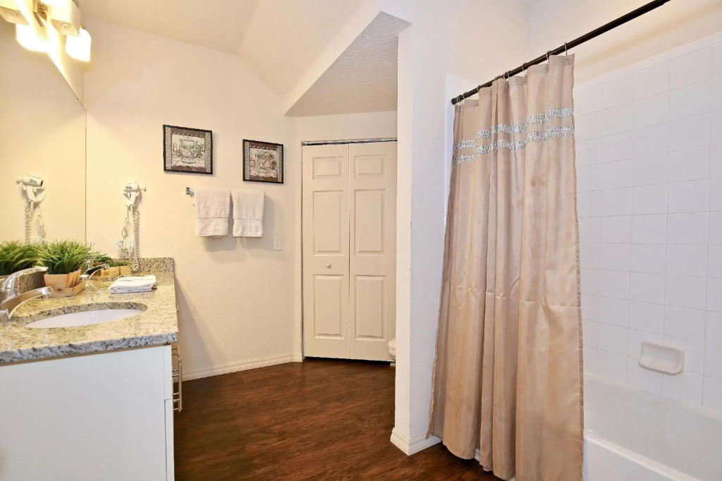 Brand new Townhouse in gated community super close to Disney