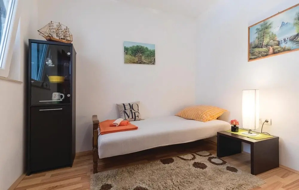 Nice Home in Bacinska Jezera With Wifi and 3 Bedrooms