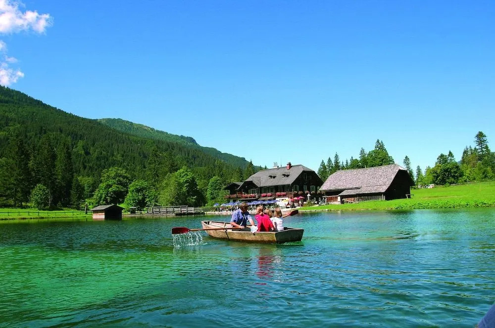Almdorf Flachau - Luxus Hüttenurlaub