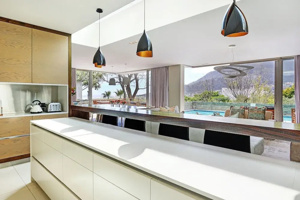 Luxury 5-star Private 4-bed Villa With Pool and Views Close to Camps Bay Beach