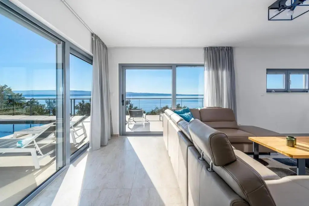 Seaview Villa Big Blue with 32sqm heated pool, 4 bedrooms, and 3 bathrooms