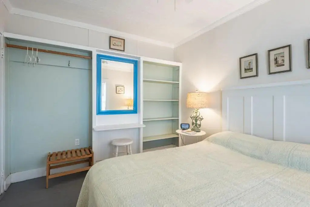 808 E Ashley - The Board and Batten - 3 Bedrooms near Ocean