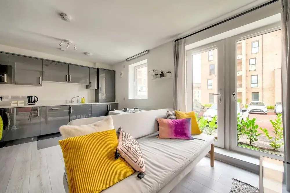 Bright 2BR Home Near Royal Mile