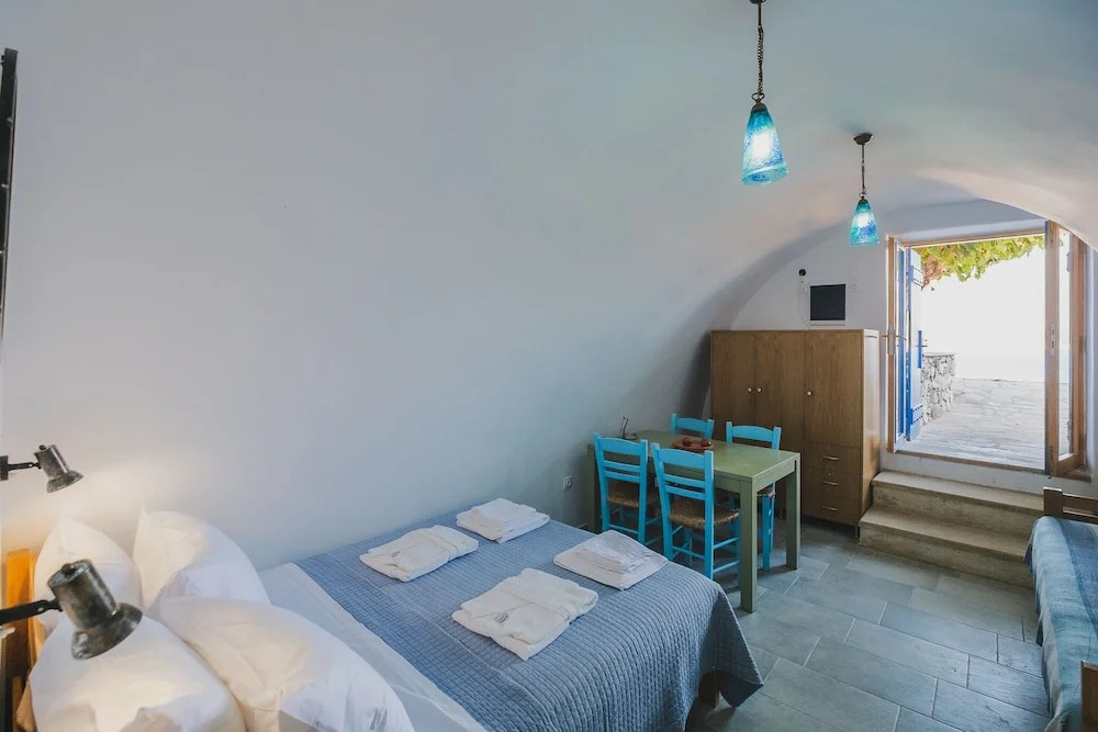 Karavos View - An artists hideaway Paradise
