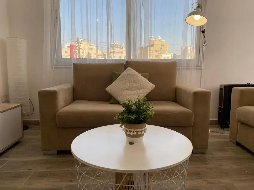 Modern Apartment Valentino GL144