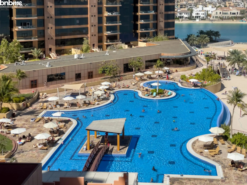 Lux 1 BR Pvt Beach Palm by Bnbme Homes