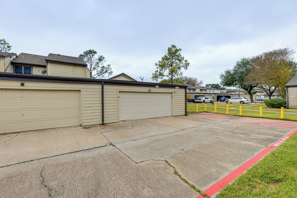 Quick Hwy Access: Family Retreat in Houston