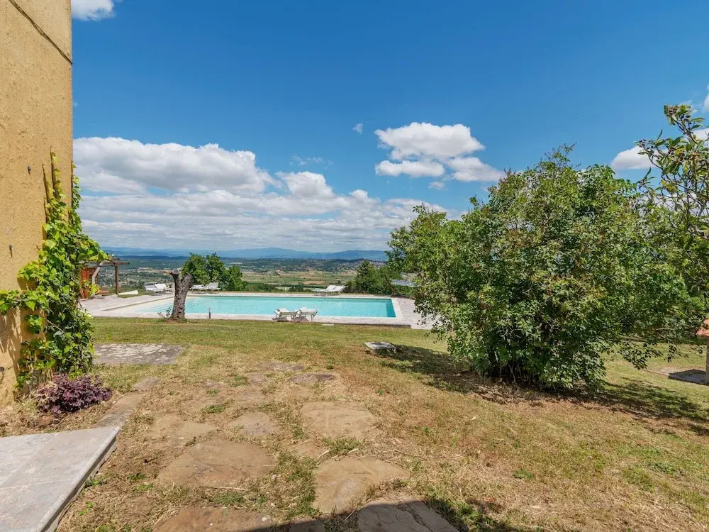 Exotic Villa in Sinalunga With Swimming Pool