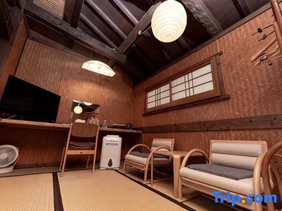 Quiet countryside space near the city by car | Okinawa old house