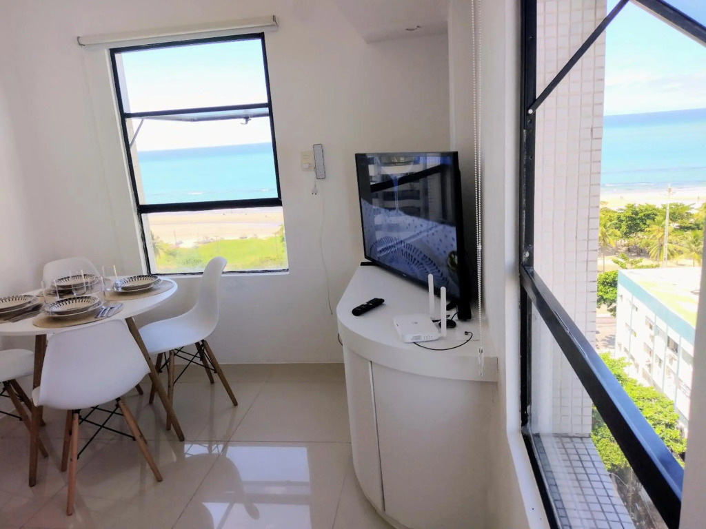 Apto com vista lindíssima para o Mar, a 150 metros da praia