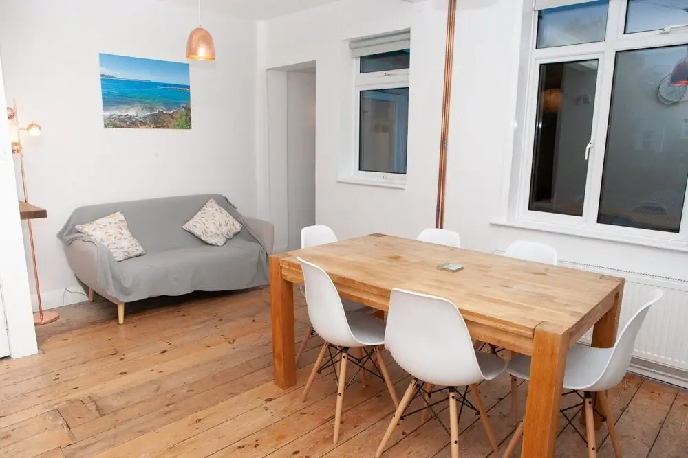 Charming 2 Bedroom House Near City Centre