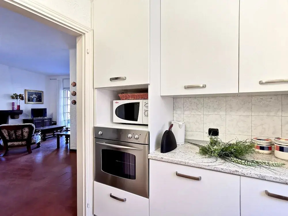 Spacious and Neat Linked House at the Como Lake