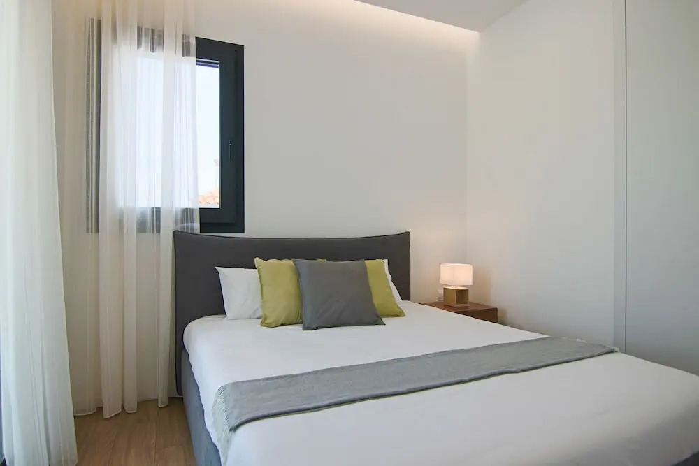 Phaedrus Living: Sea View Anna Residence 202