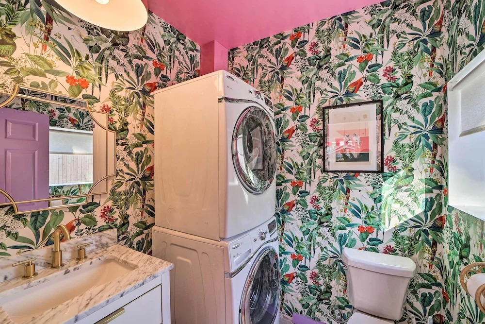 Unique, Themed Tulsa Escape ~ 2 Mi to Downtown!