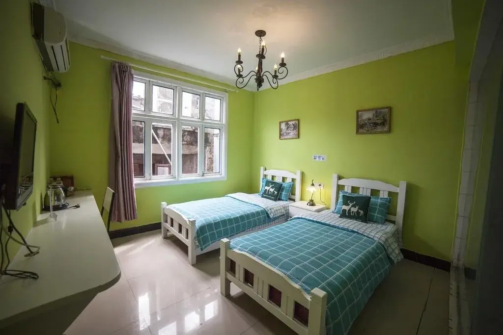 Fenghuang Slowly Time Inn