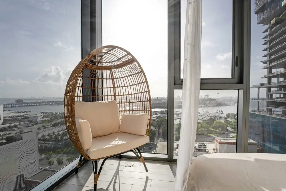 Downtown Miami 2BR Skyline Bay View Balcony Corner Suite Luxe Pad