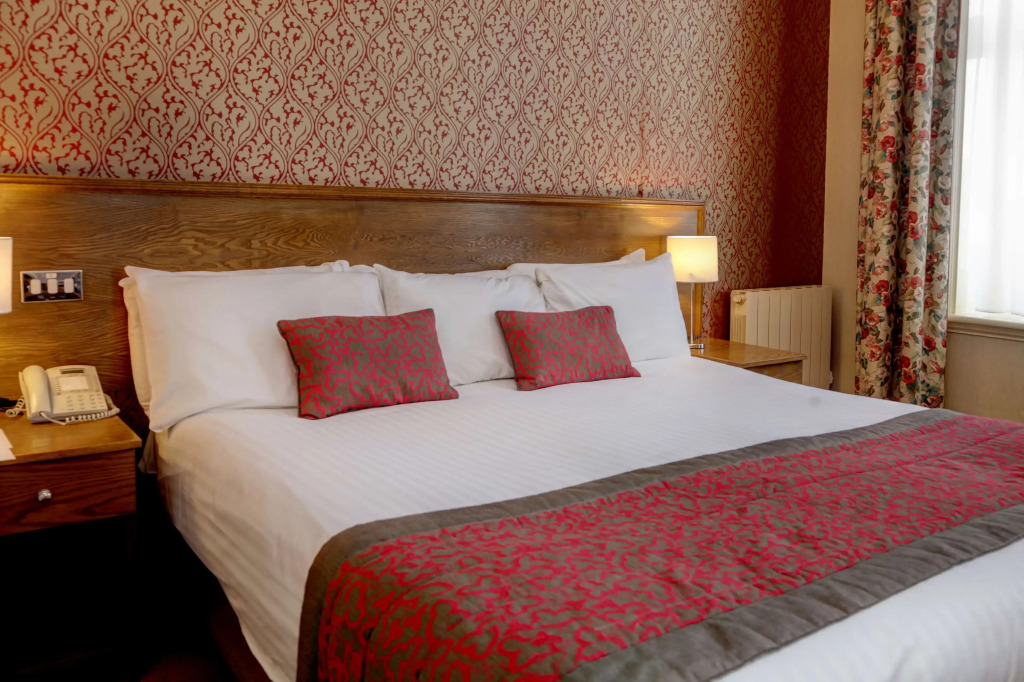 Crown & Mitre Hotel