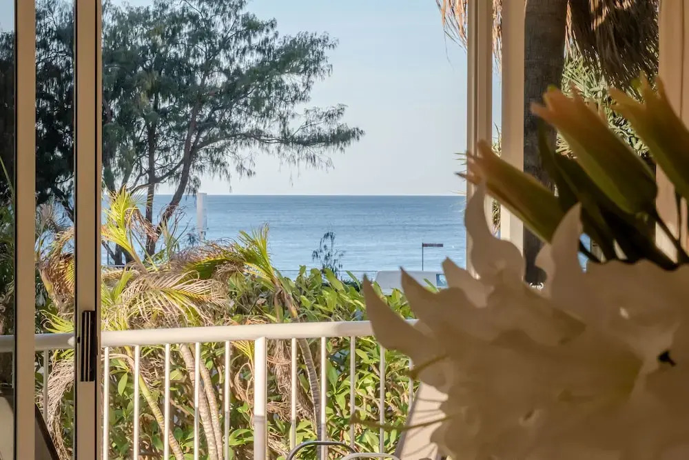 Resort-Style Apartment Opposite Beach