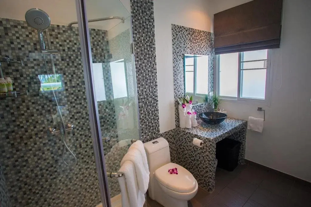 Blissful Tropical Stay at SeaLaVie Villa