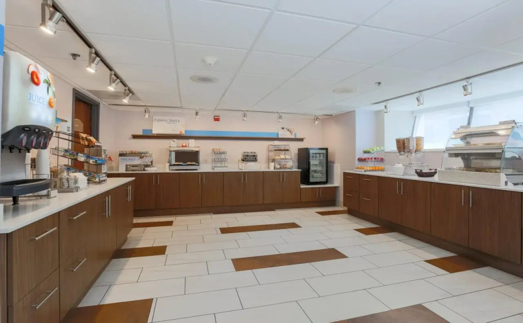 Holiday Inn Express Milwaukee - West Medical Center by IHG