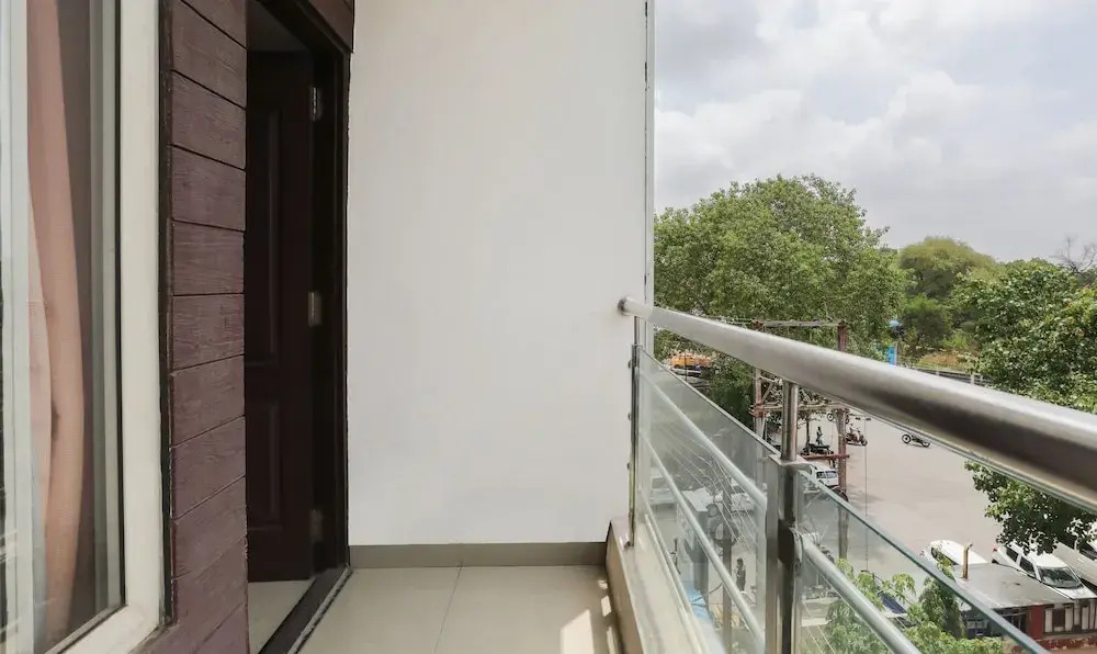 Super Townhouse Divya Palace